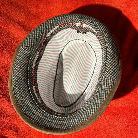 Penguin Original Tweed hat. - Picture 3 of 5